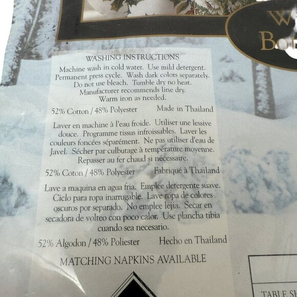 Christmas Tablecloth Holiday Classics Holly Floral 52x70 Rectangle NEW - Picture 10 of 11